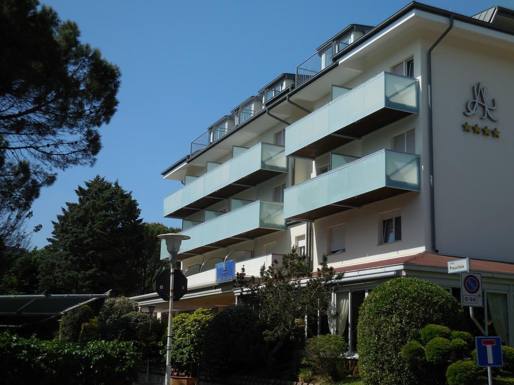 Hotel Arizona Lignano Sabbiadoro Exterior photo